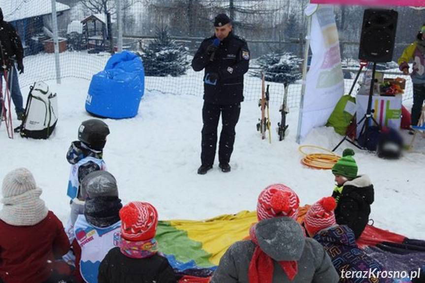 Policjanci na stoku narciarskim. Rozmawiali o bezpieczeństwie