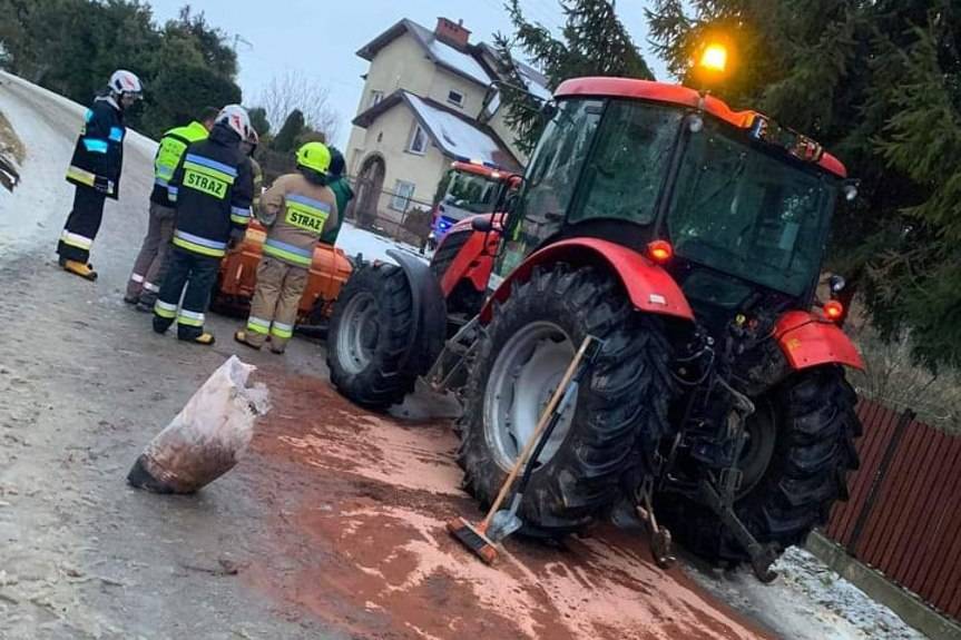 Zderzenie samochodu osobowego z ciągnikiem rolniczym w Jedliczu