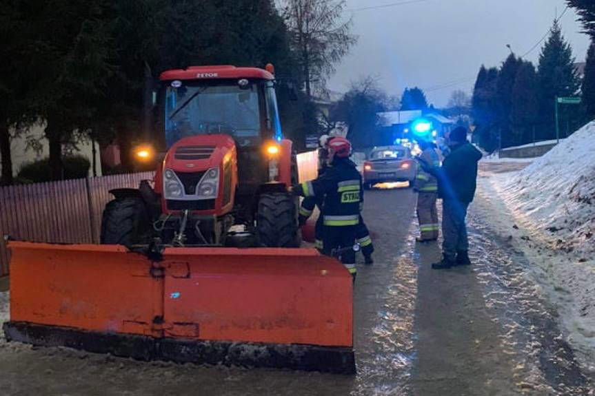 Zderzenie samochodu osobowego z ciągnikiem rolniczym w Jedliczu