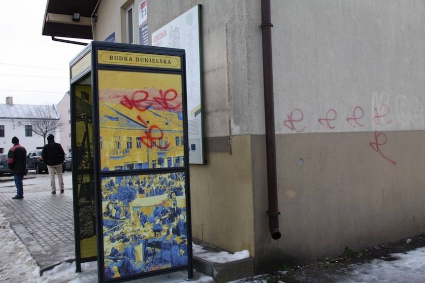 Kto uszkodził budkę?