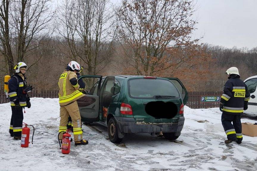 Pożar samochodu w Pustynach