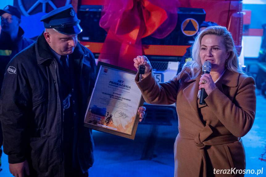 OSP Głowienka przywitała nowy samochód