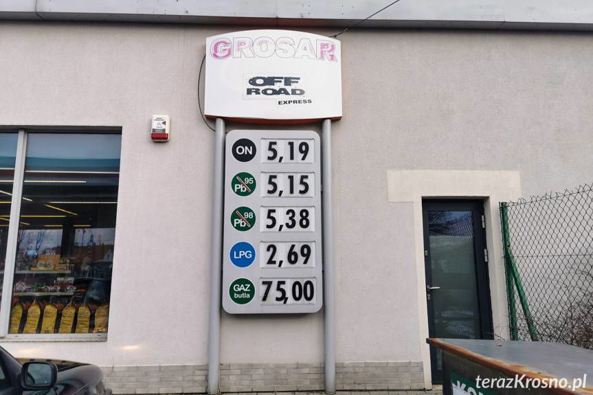 Sprawdź ceny paliw w Krośnie po obniżce VAT
