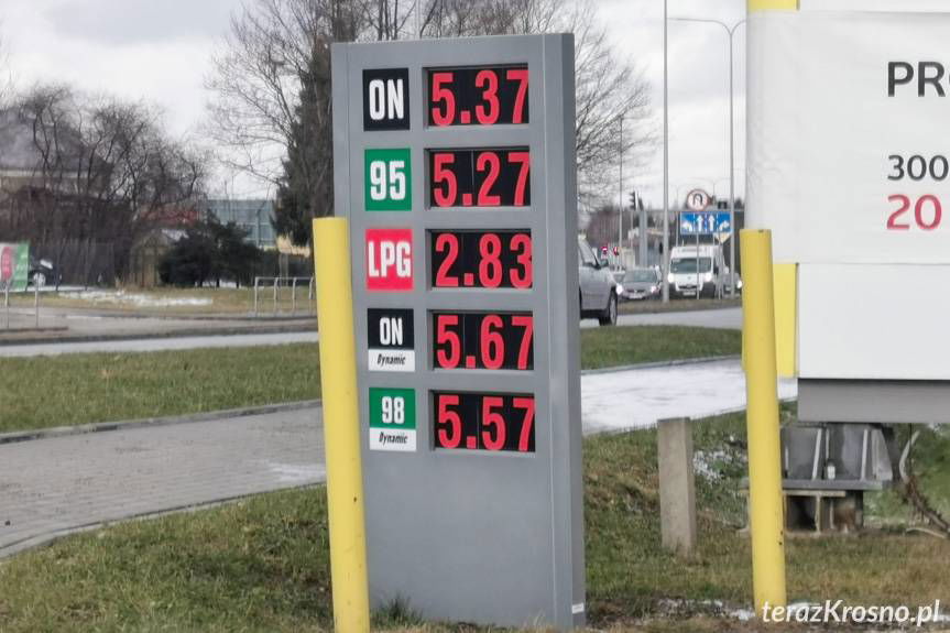 Sprawdź ceny paliw w Krośnie po obniżce VAT