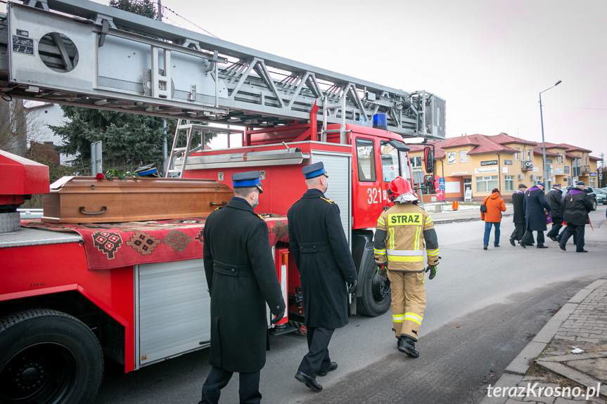 Wozem strażackim w ostatnią drogę. Pogrzeb st. bryg. w st. spocz. Władysława Pelczara