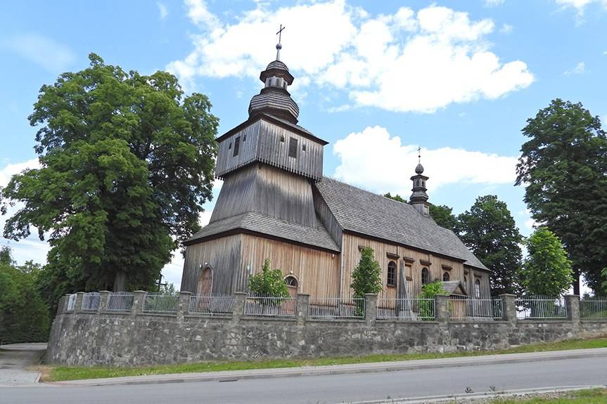 Prace konserwatorskie w kościele w Rogach