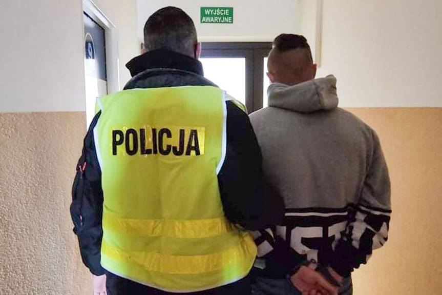 Morderstwo ze szczególnym okrucieństwem i pożar w Trześniowie. Policjanci z Brzozowa zatrzymali podejrzanego