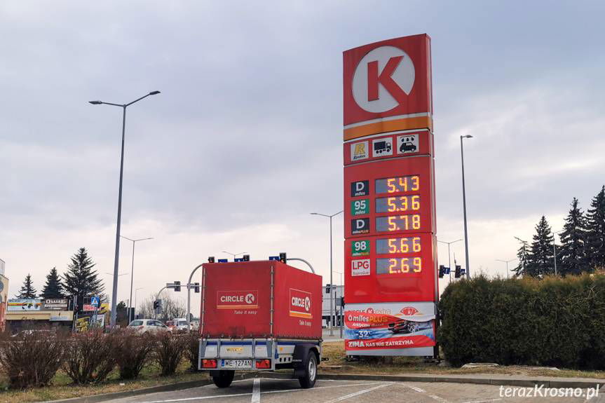 Ceny paliw w Krośnie po obniżce VAT znów idą w górę