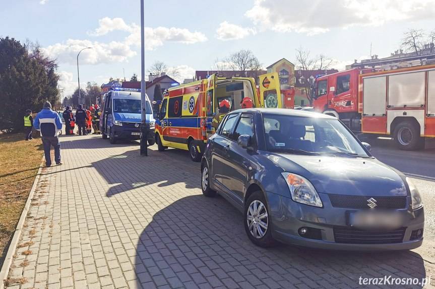 Zderzenie rowerzysty z samochodem osobowym w Krośnie