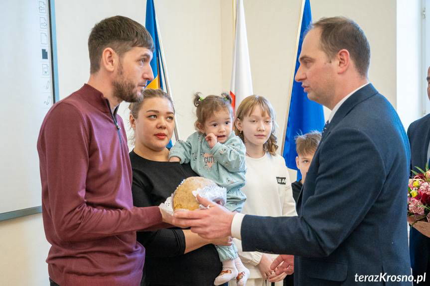 Repatrianci z Kazachstanu zaczynają nowe życie w Ustrobnej