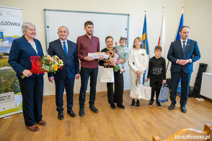 Repatrianci z Kazachstanu zaczynają nowe życie w Ustrobnej