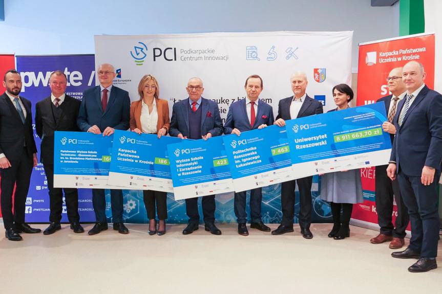 Symboliczny czek dla KPU