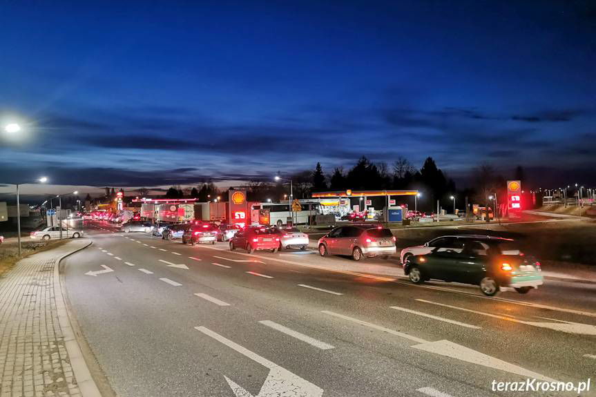 Szaleństwo na stacjach paliw. Orlen uspokaja: Paliwa w Polsce nie brakuje