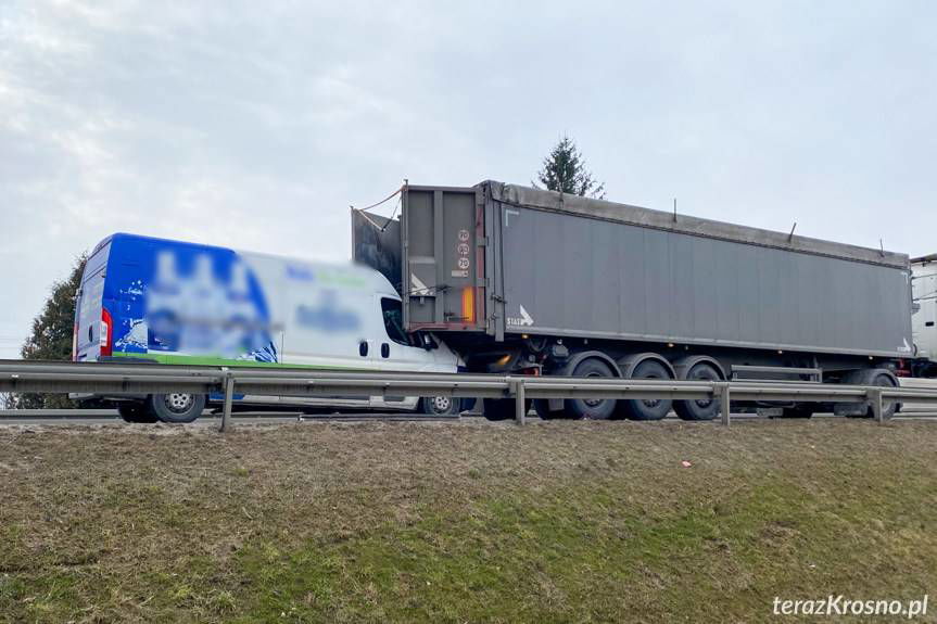 Poważnie wyglądająca kolizja na Dukielskiej