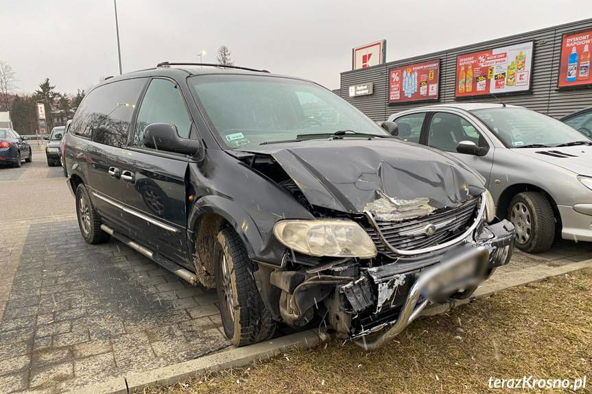 Zderzenie trzech samochodów na Niepodległości