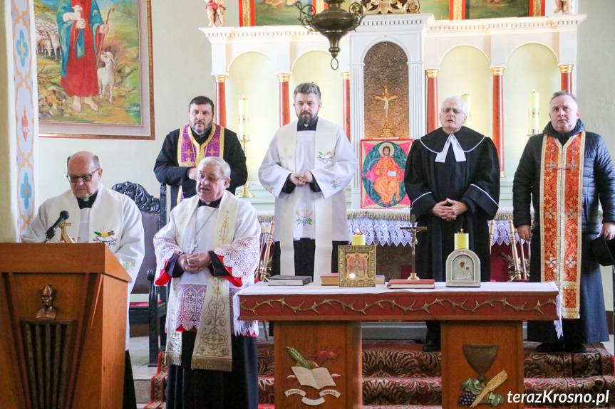 Modlitwy o pokój na Ukrainie w Parafii Polskokatolickiej w Łękach Dukielskich