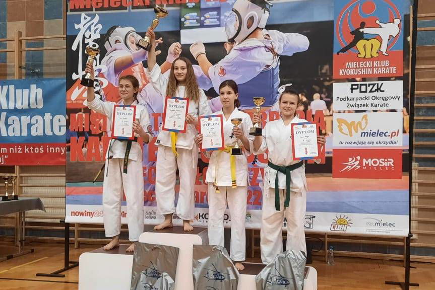 Najwyższy stopień podium dla karateków z Jedlicza