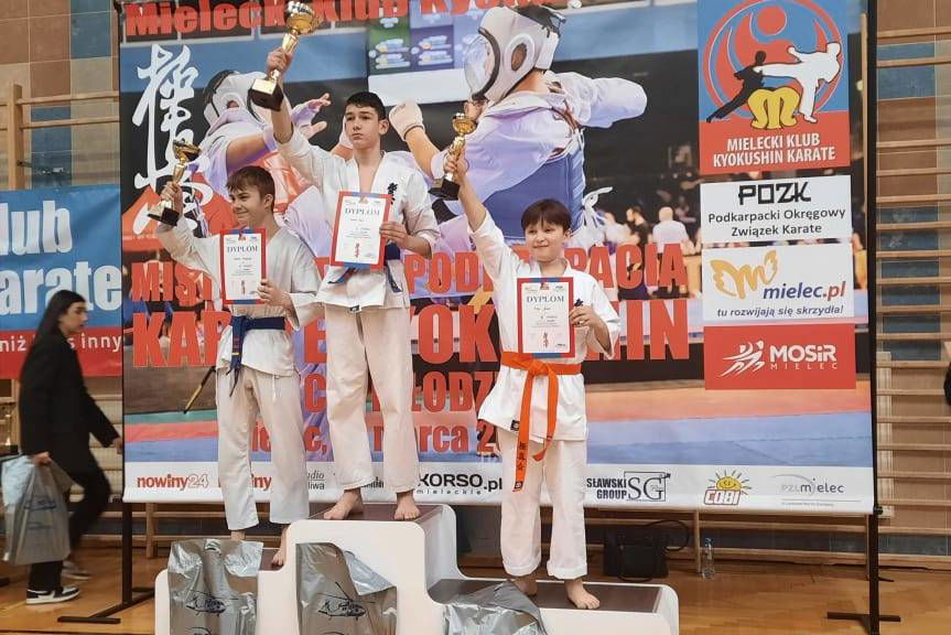 Najwyższy stopień podium dla karateków z Jedlicza
