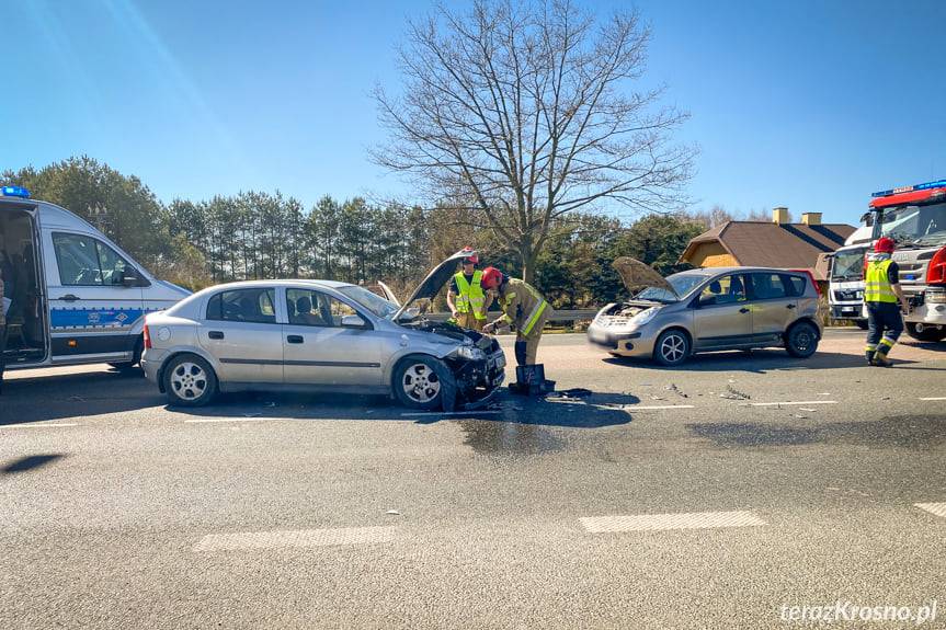 Zderzenie opla i nissana. O winie rozstrzygnie sąd
