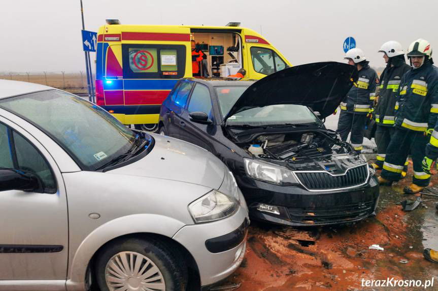 Zderzenie trzech samochodów na Zręcińskiej w Krośnie