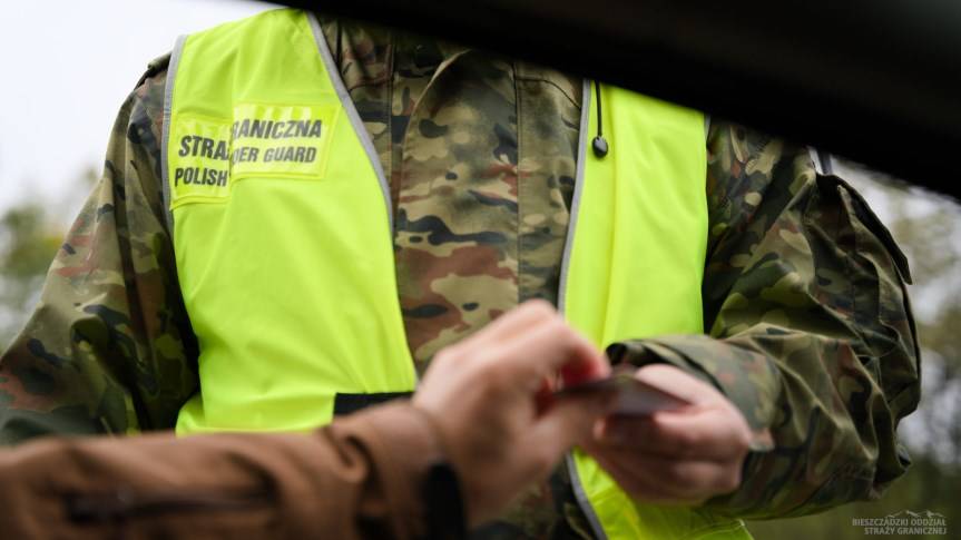 W Bieszczadach namierzyli skradzionego SUV-a