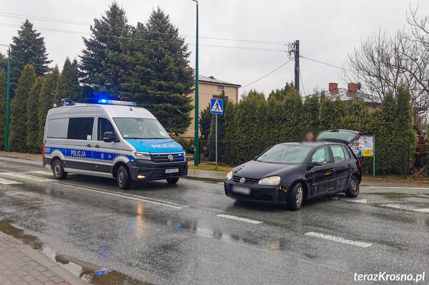 Zderzenie volkswagena z peugeotem na Zręcińskiej
