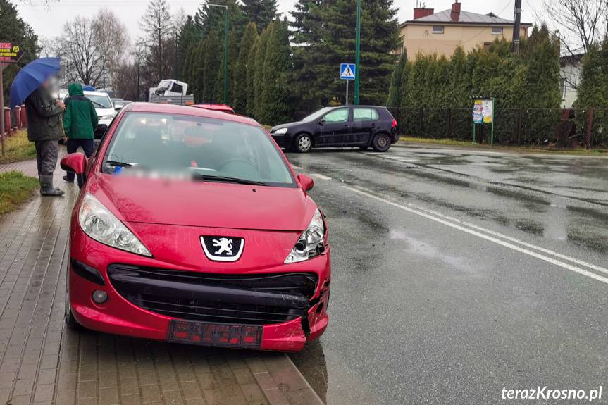 Zderzenie volkswagena z peugeotem na Zręcińskiej