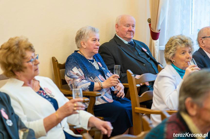 Złote Gody w Krośnie. Pierwsze pary odebrały medale
