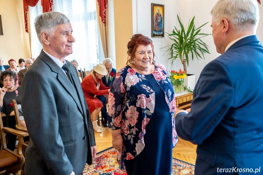 Złote Gody w Krośnie. Kolejne pary odebrały medale