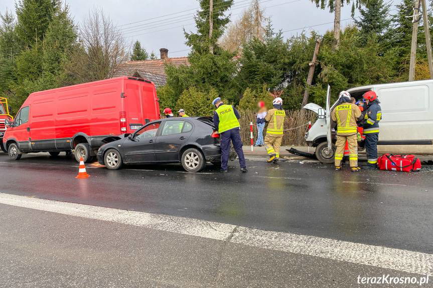 Zderzenie trzech samochodów w Pustynach