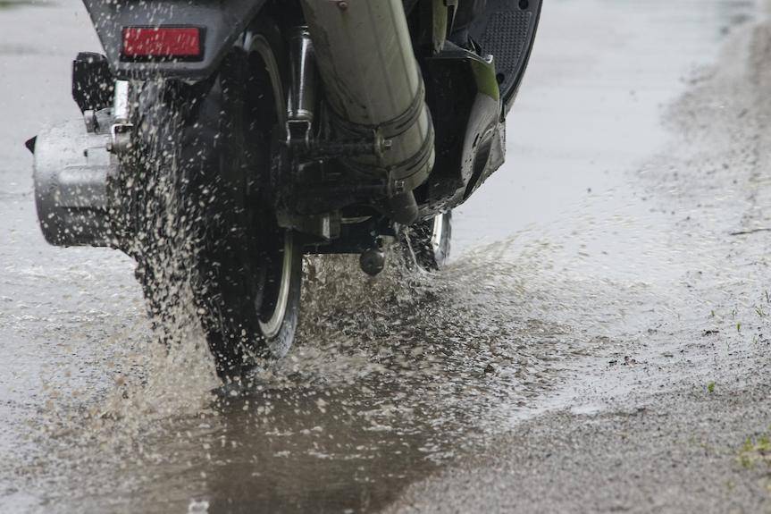 Pijany uciekał przed policjantami na skuterze