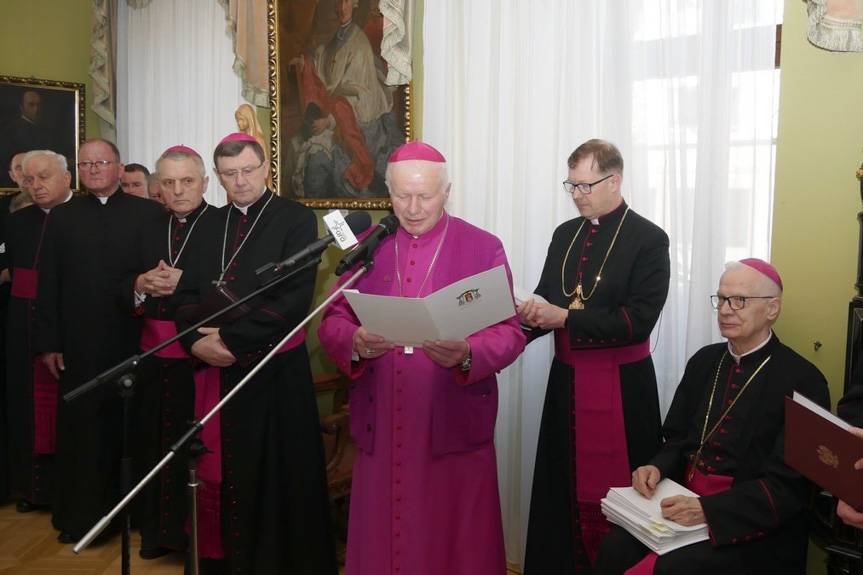 Odznaczenia i tytuły dla księży z Krosna i powiatu krośnieńskiego