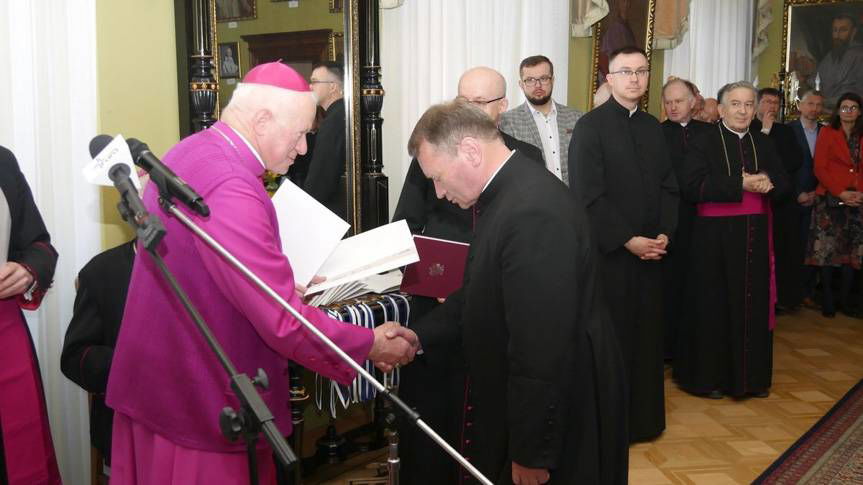 Odznaczenia i tytuły dla księży z Krosna i powiatu krośnieńskiego