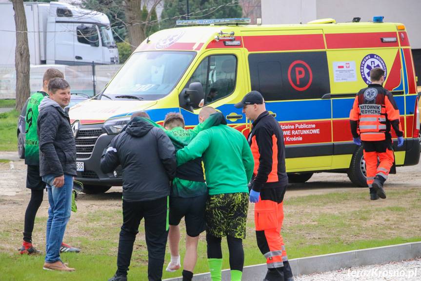 Karetka na stadionie w Rymanowie