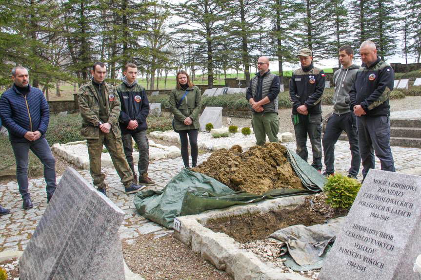Szczątki żołnierza pochowane na Cmentarzu Wojennym w Dukli
