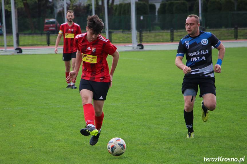 Zwycięskie bramki Miłosza Kuzianika dla Guzikówki Krosno