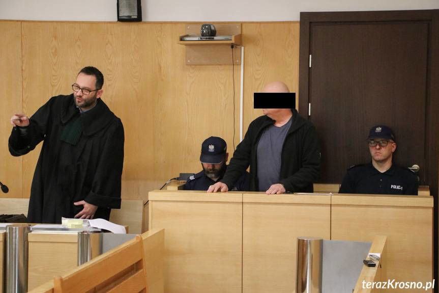 Usiłowanie zabójstwa w Iwoniczu. Ofiara broni oskarżonego męża