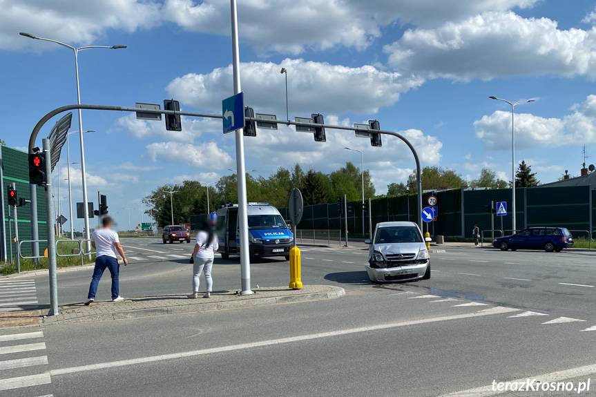 Zderzenie bmw i opla na skrzyżowaniu