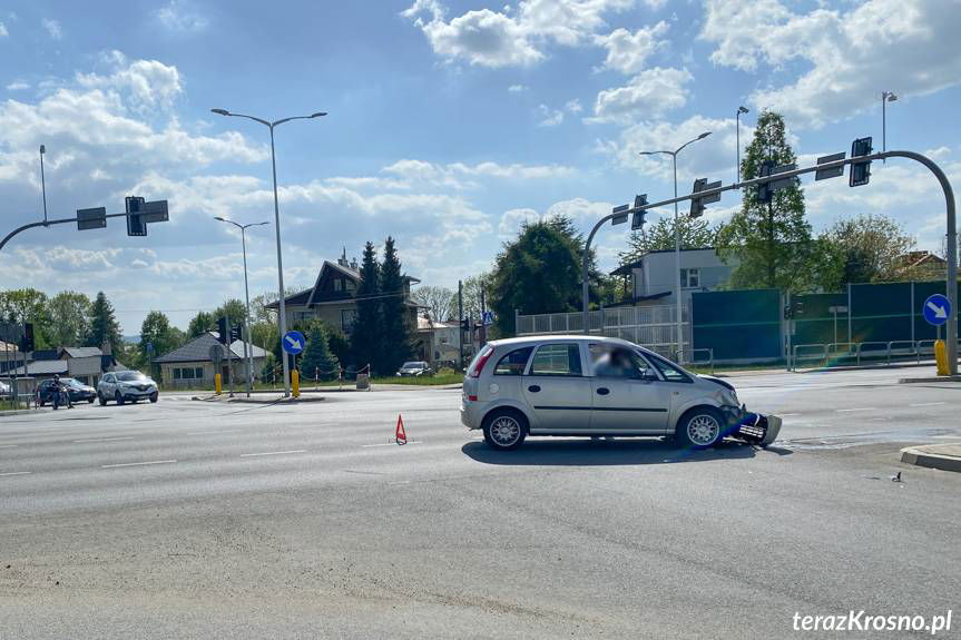 Zderzenie bmw i opla na skrzyżowaniu