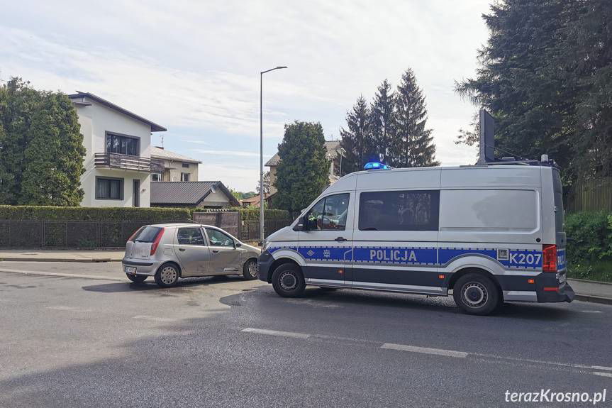 Zderzenie fiata z oplem na skrzyżowaniu