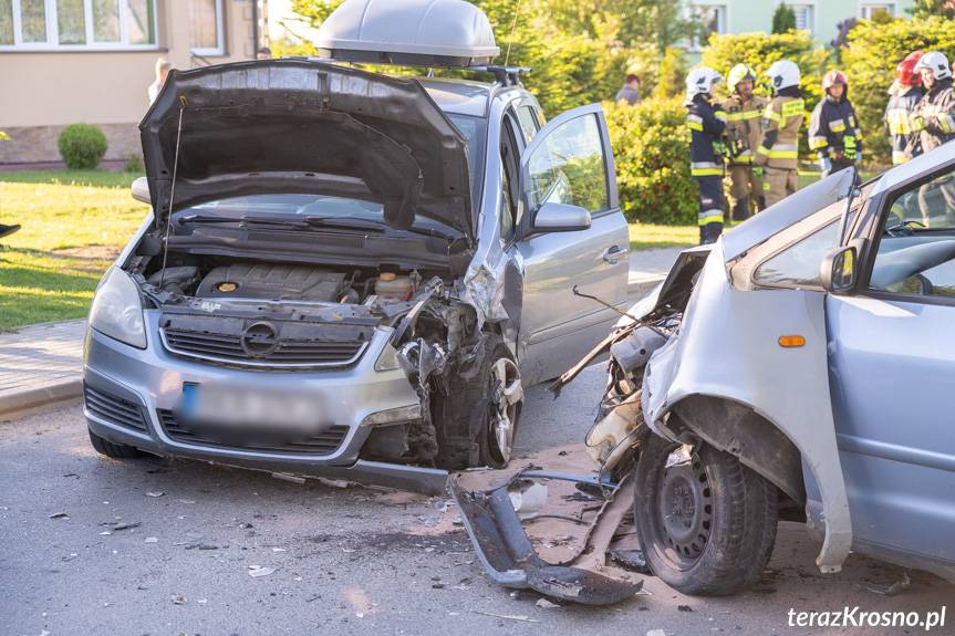 Wypadek w Rogach, zderzenie opla z volkswagenem