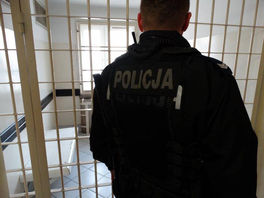 Obnażał się przed nastoletnimi dziewczynkami
