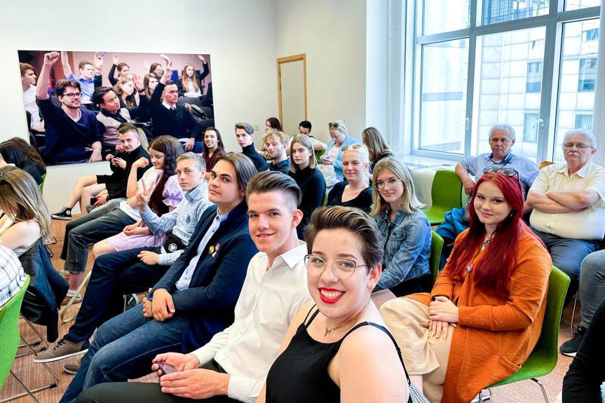 Europoseł Robert Biedroń zaprosił do Brukseli