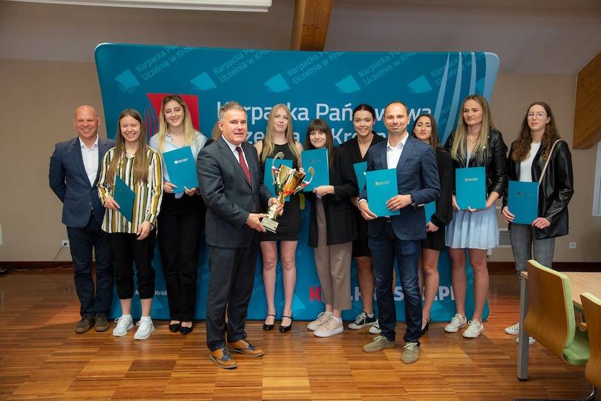 Złoci i brązowi medaliści KPU w Krośnie uhonorowani