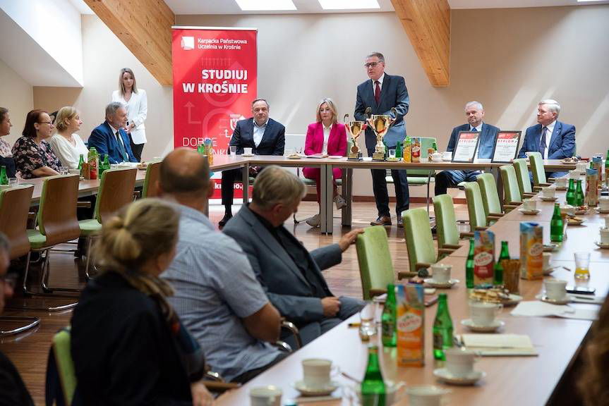 Złoci i brązowi medaliści KPU w Krośnie uhonorowani