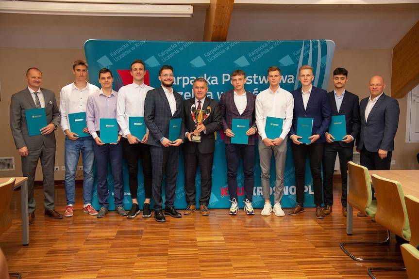 Złoci i brązowi medaliści KPU w Krośnie uhonorowani