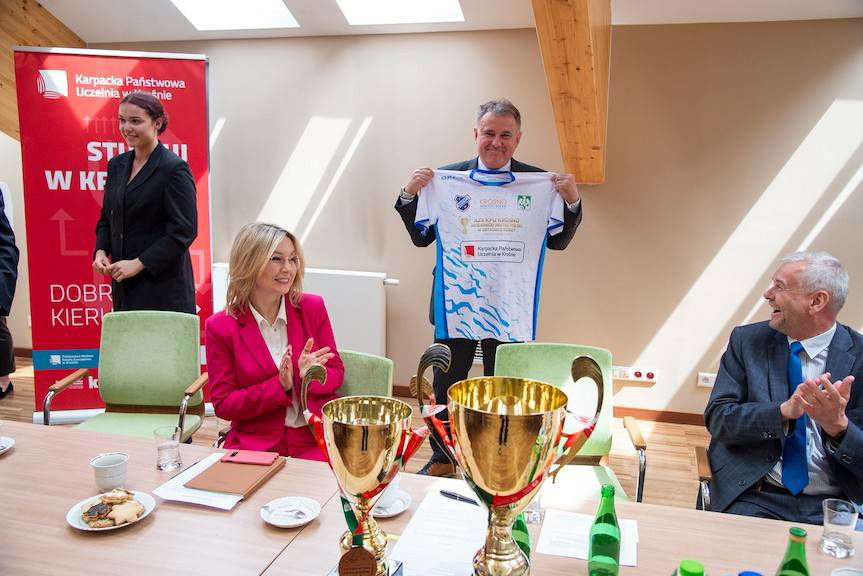 Złoci i brązowi medaliści KPU w Krośnie uhonorowani