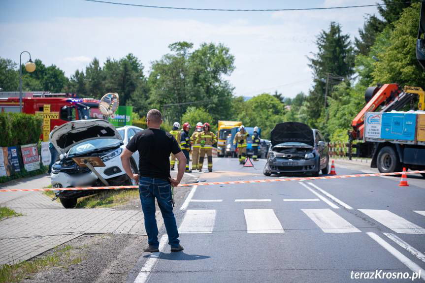 Zderzenie renault z volkswagenem w Pustynach