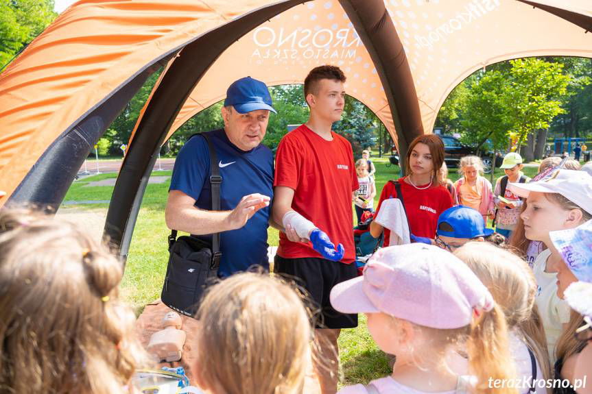 Bezpiecznie podczas wakacji. Piknik edukacyjny w Krośnie