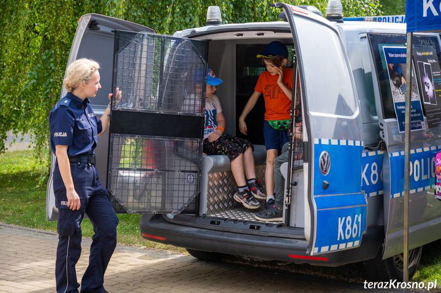 Bezpiecznie podczas wakacji. Piknik edukacyjny w Krośnie